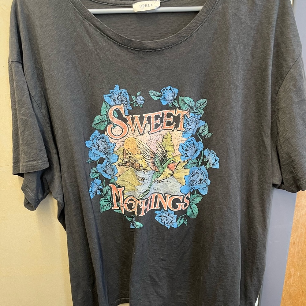 Spell Sweet Nothings Black Tee with hummingbird Floral Graphic EUC